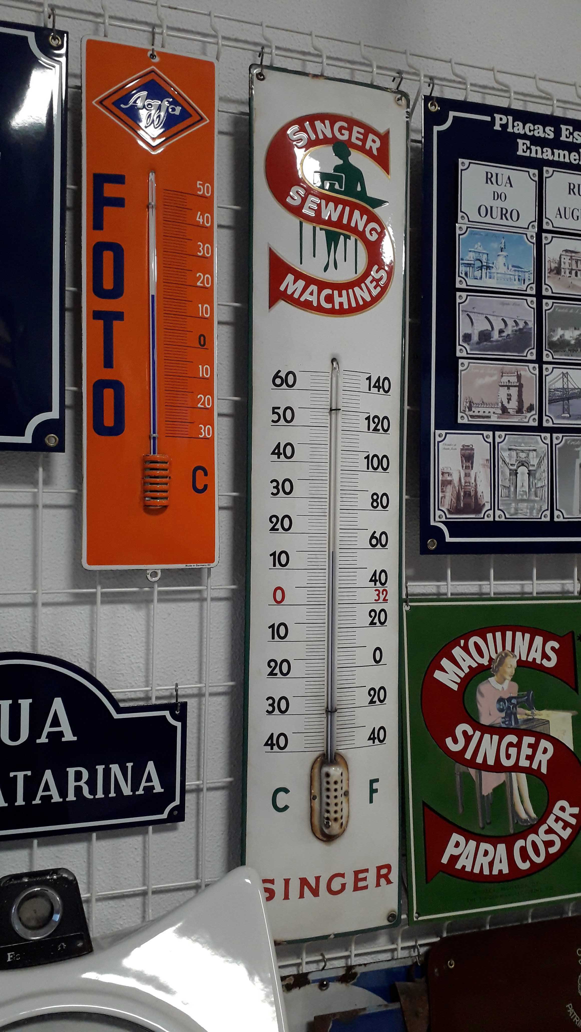 singer.jpg singer.jpg